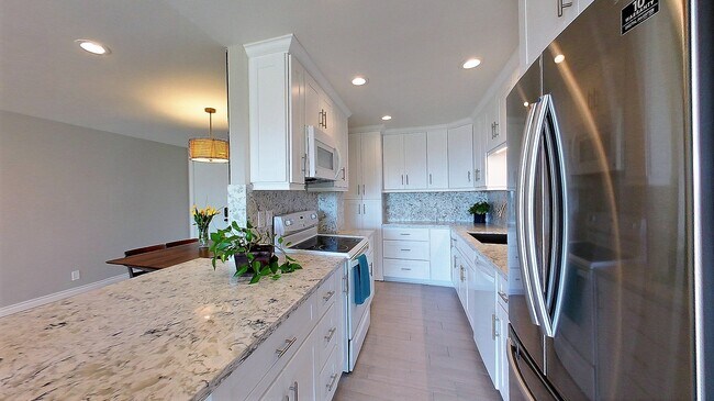 Kitchen and large peninsula - 6542 Ocean Crest Dr