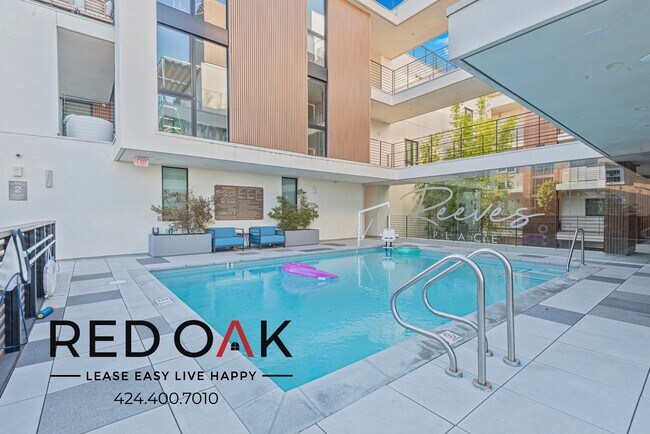 Building Photo - Stunning Contemporary Two Bedroom with Sty...