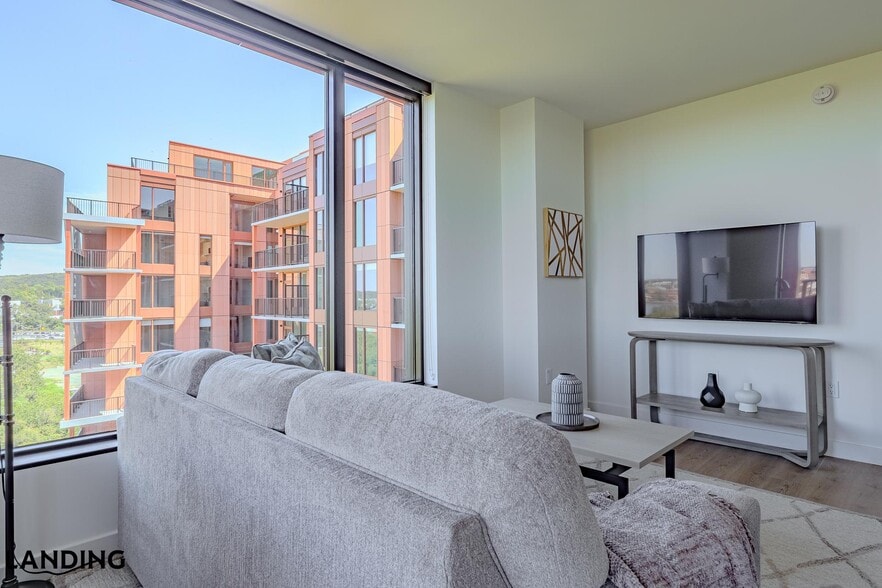 Building Photo - 632 Howard Rd SE