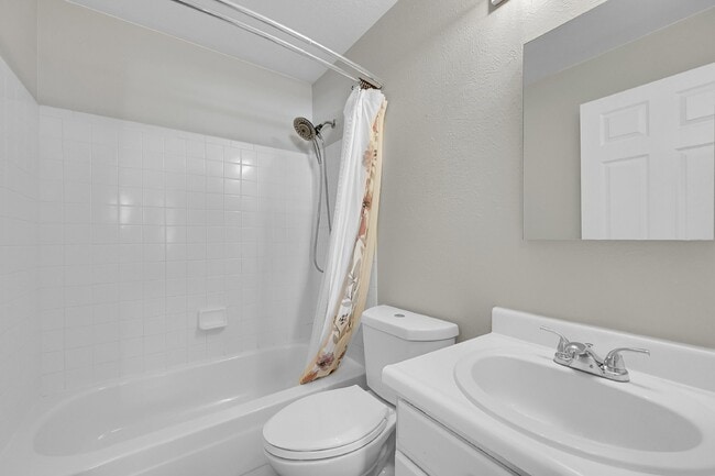 Building Photo - $2,375.00 - 3 Beds,2 Baths, Single Family ...