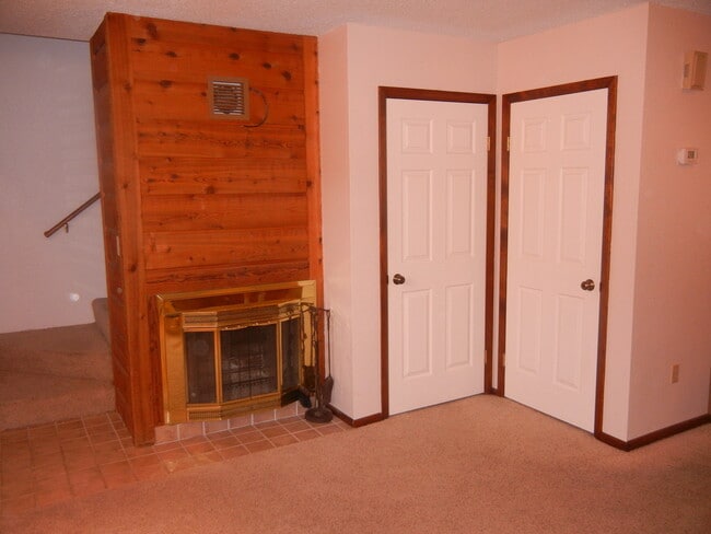 Building Photo - Cute 3 Bedroom Condo- Walking Distance to MSU Campus!