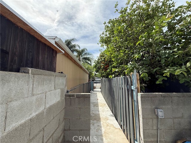 Building Photo - 20953 Saticoy St