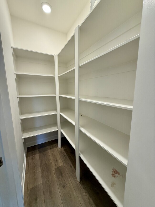 Building Photo - 704 Carraway Garden Dr