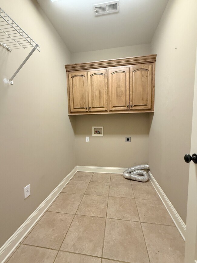 Building Photo - 118 Crystal Lake Dr