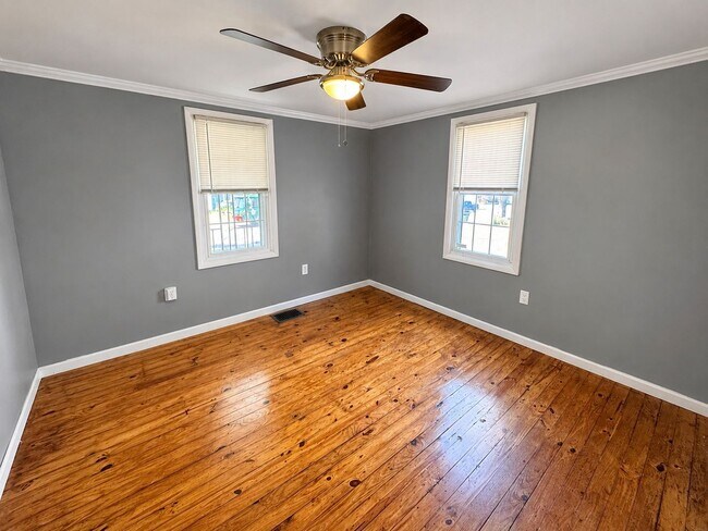 Building Photo - 1407 Wall Ave