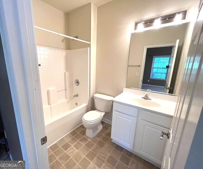 Building Photo - 1751 Highlands View Dr