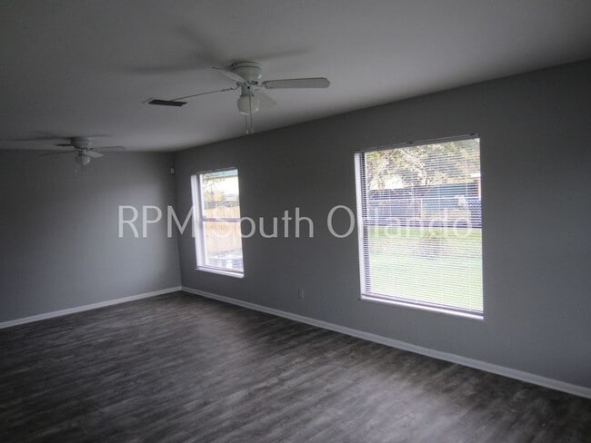 Building Photo - Move-in special! Half off first month's rent!