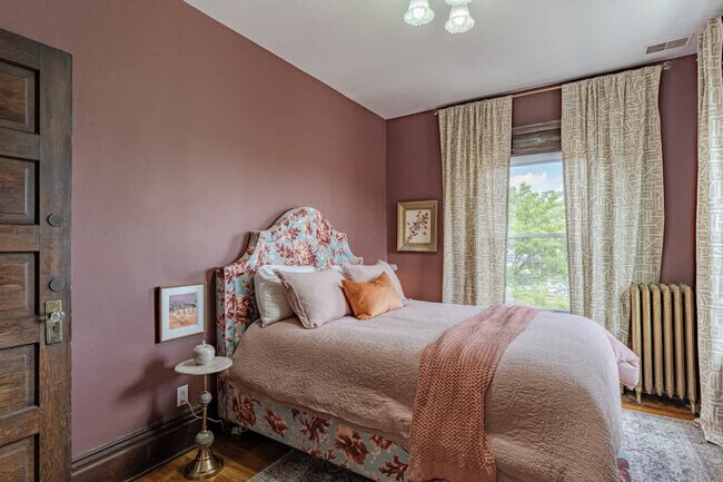 Building Photo - 258 W Market St