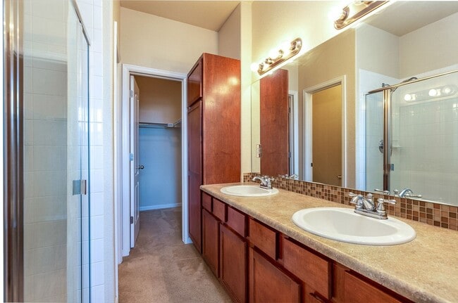 Building Photo - Townhome in the N/E Area for Rent