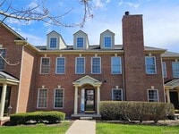 Building Photo - 264 Village Way S