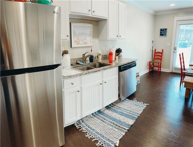 Building Photo - 410