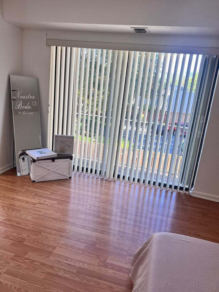 Building Photo - 1700 Embassy Dr