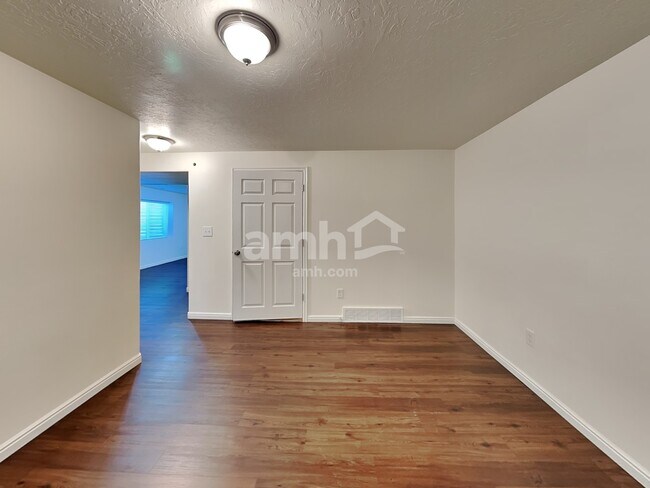 Building Photo - 4096 Juniper Hills Dr