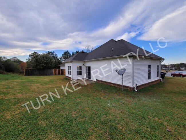 Building Photo - Home for rent in Gardendale