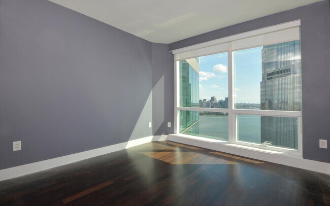 Building Photo - 77 Hudson St