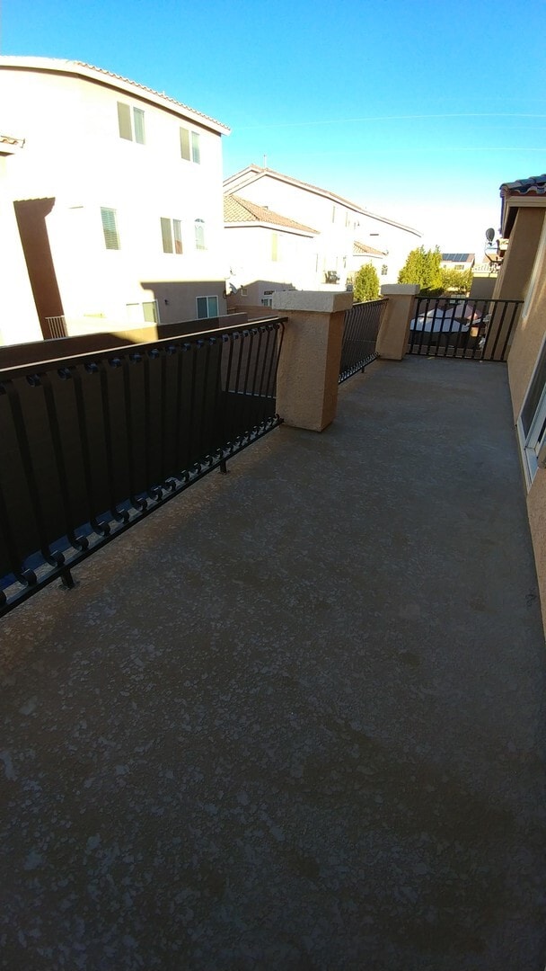 Building Photo - Multi level