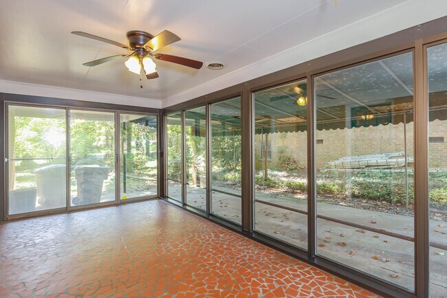 Building Photo - APPLICATIONS PENDING! Gorgeous 3 bed 2 bath home with finished basement/carport in NW Greensboro!...