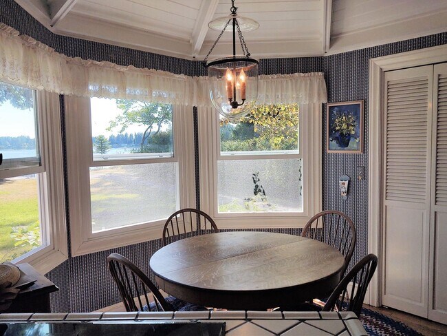 Building Photo - Scandia Waterfront! Furnished! Short lease September 9th-June 30th, 2027