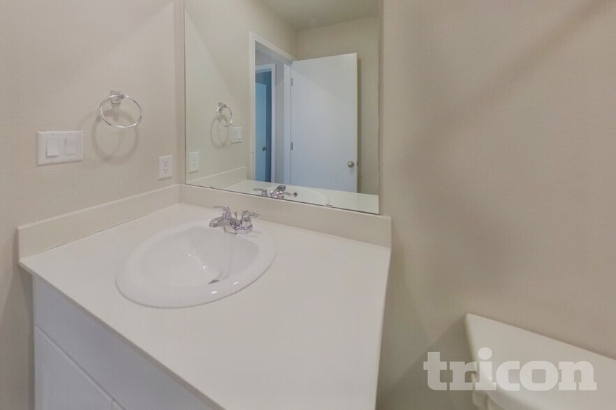 Building Photo - 5117 Sidesaddle Dr