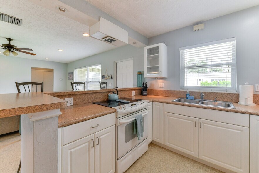 Building Photo - 1648 Idle Ln