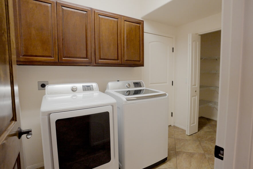 Laundry - 1483 Vista Montana Rd