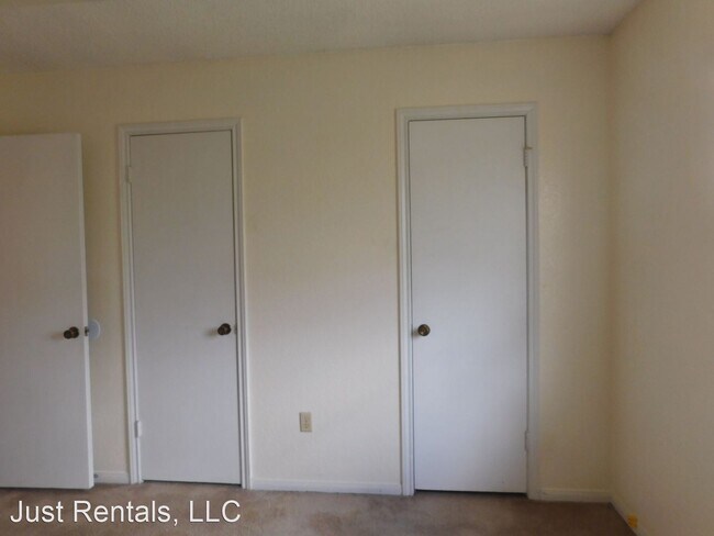 Building Photo - 306 North Dr