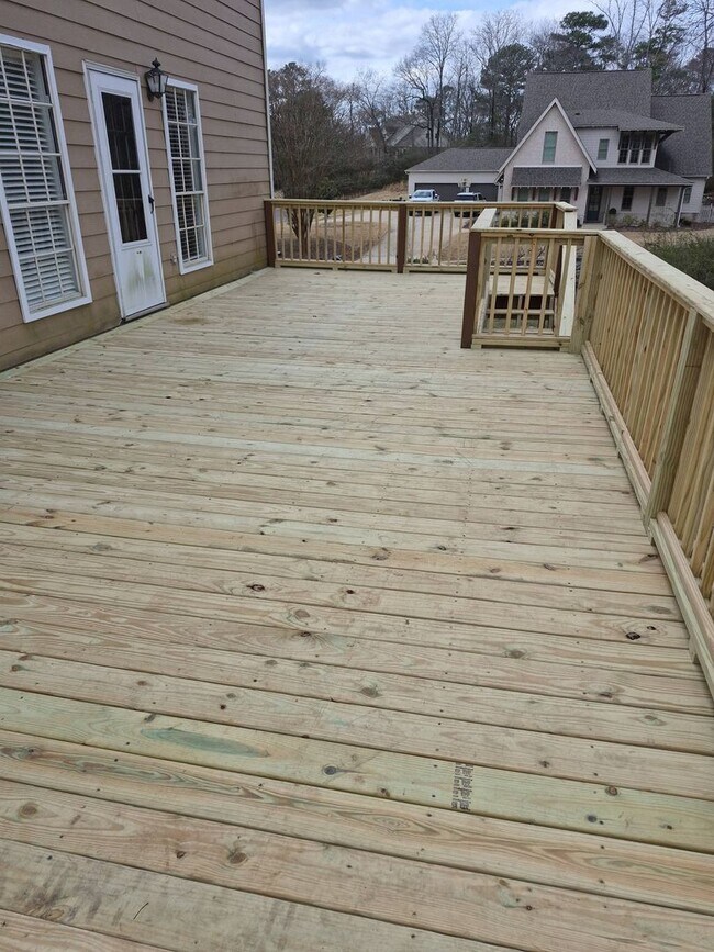 Building Photo - Beautifully Maintained Home in Desirable 35223