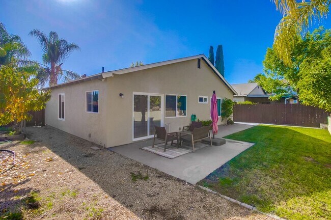 Building Photo - Single Level Poway Home on a Corner Lot