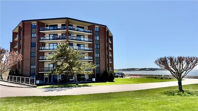Building Photo - 1302 Capella S