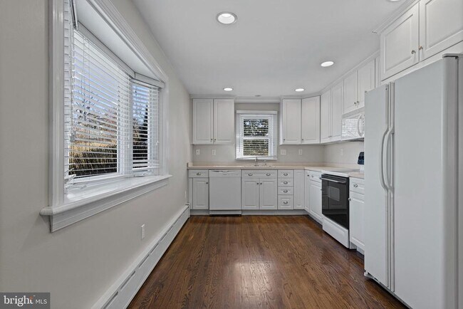 Building Photo - 1224 Lancaster Ave