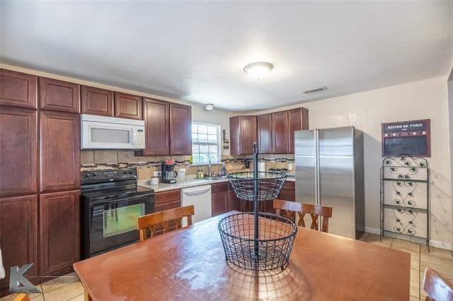 Building Photo - 833 Westview Dr