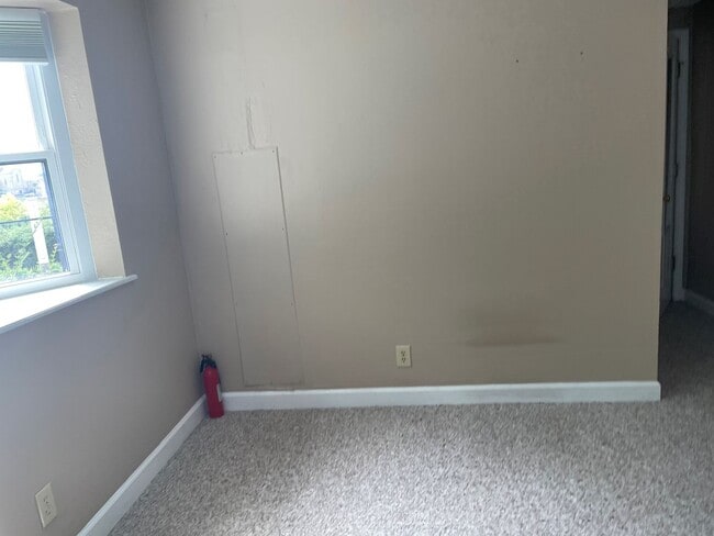 Building Photo - 11th Place Condominiums- 2BD/1.5 BA: Avail...