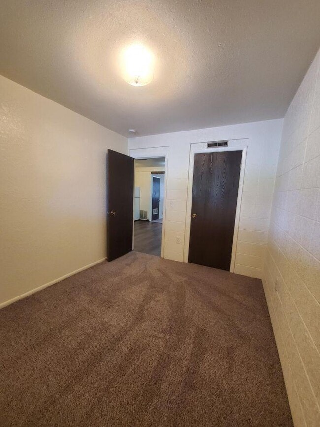 Building Photo - 2 bedroom in Billings MT 59102