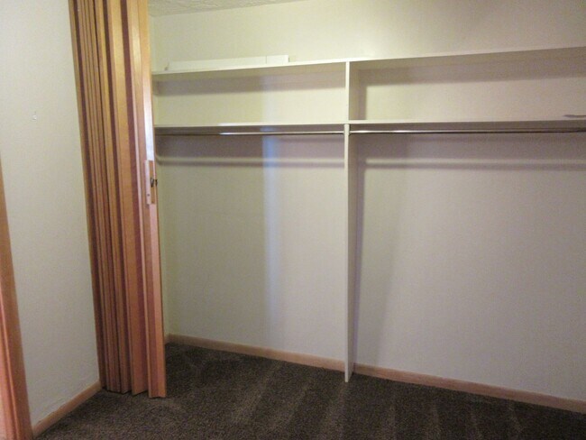 Building Photo - **Move-In Discount** Spacious single level home with a retro feel - you must see!