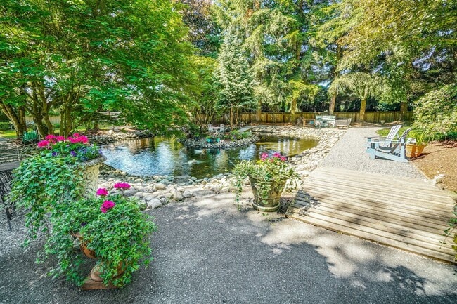 Building Photo - Woodinville Estate's Cozy Home