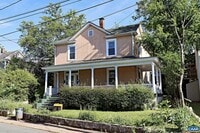 Building Photo - 702 Graves St