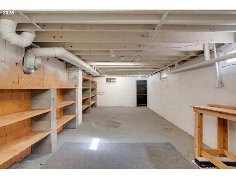 Building Photo - 76 NE Sacramento St