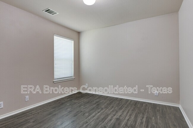 Building Photo - 130 Carmel Dr