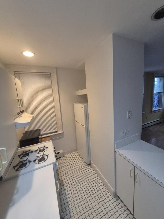 Building Photo - 166 Park St