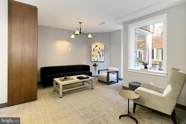 Building Photo - 635 Slaters Ln