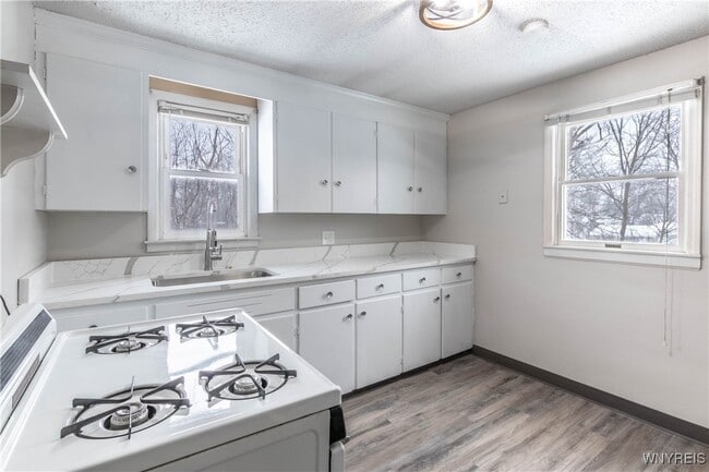 Building Photo - 194 Boncroft Dr