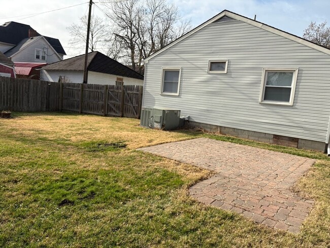 Building Photo - 3 Bedroom/1 Bath home for Rent