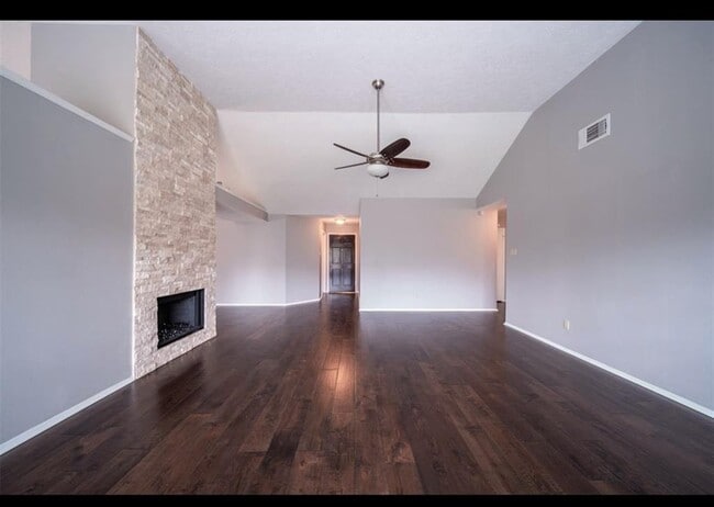 Building Photo - 2903 Avanti Dr