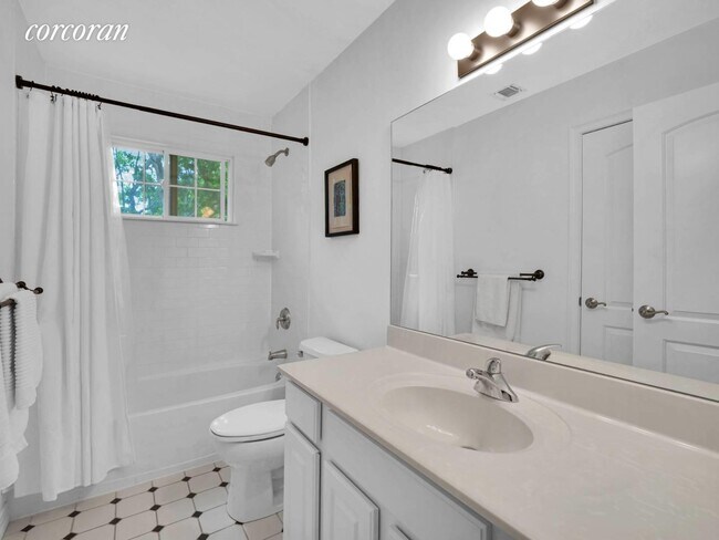 Building Photo - 32 Gardiners Ln