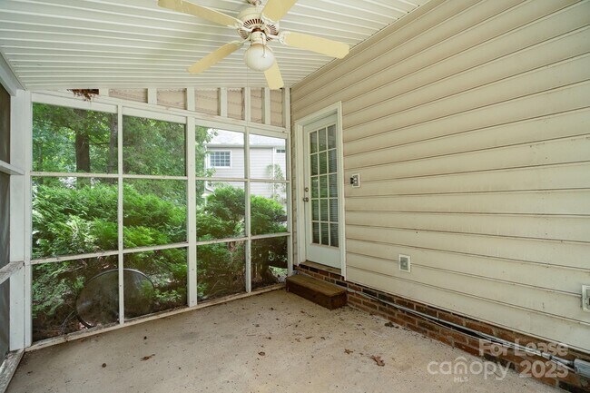 Building Photo - 10010 Gladwick Ct