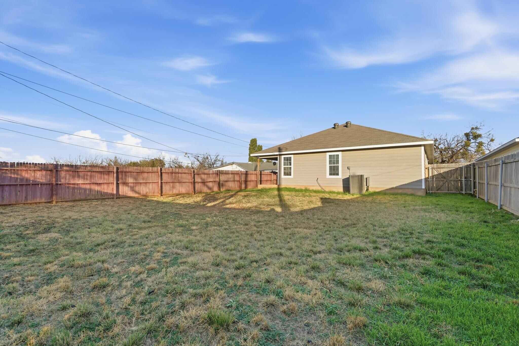 Building Photo - 2050 Lillius St