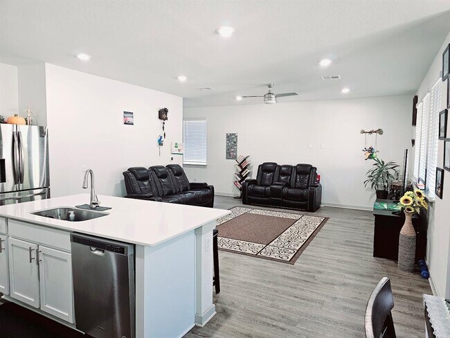 Building Photo - 121 Merrick Rd