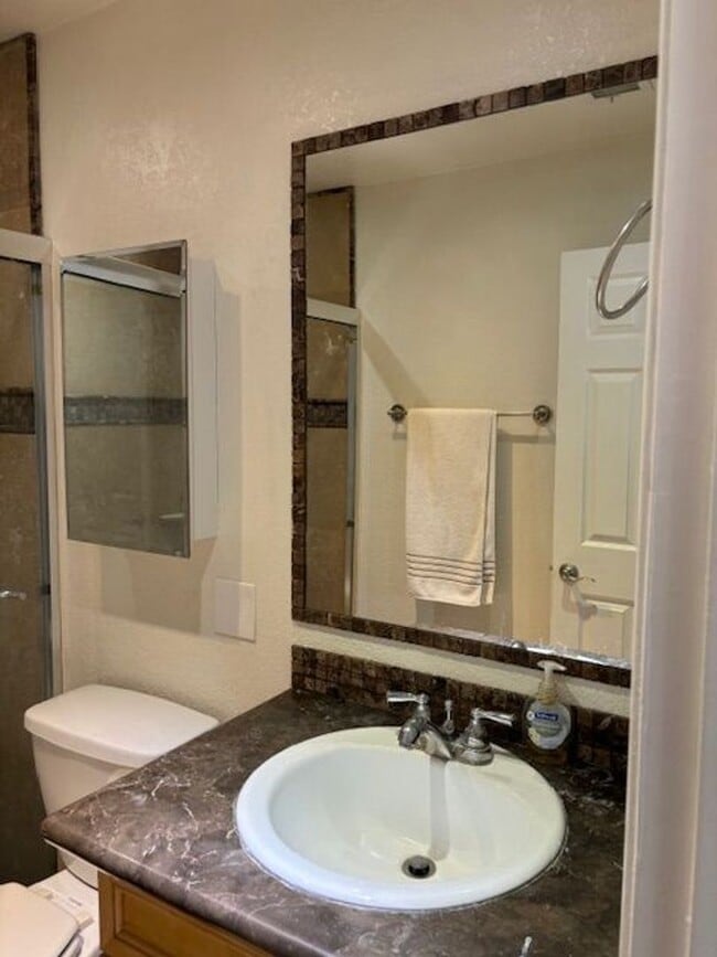 Building Photo - Two bedroom condo