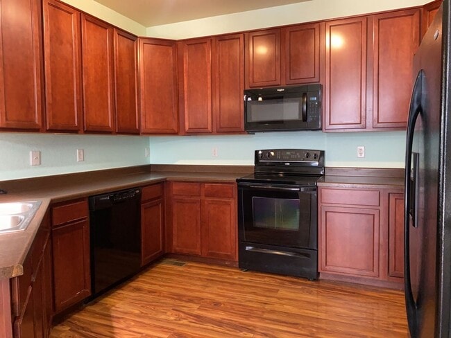 Building Photo - Beautiful 2-Story home near Ft Collins Country Club with easy access to I-25.