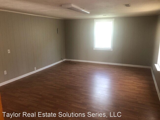 Building Photo - 3 br, 2 bath House - 109 D St
